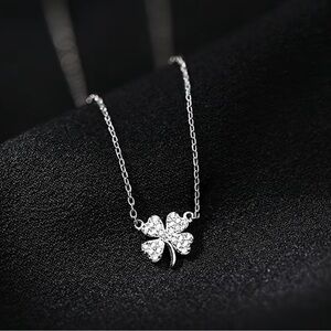 Silver Tone Clover Pendant Necklace Adjustable New